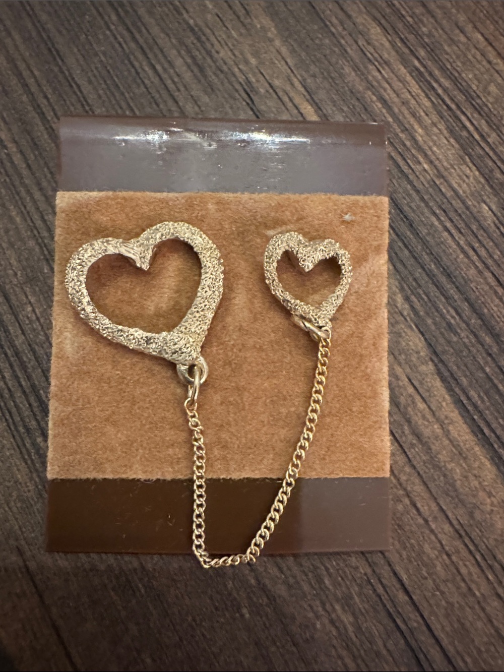 Gold Heart Link Brooch - Elegant Heart-Shaped Chain Accent - NWT